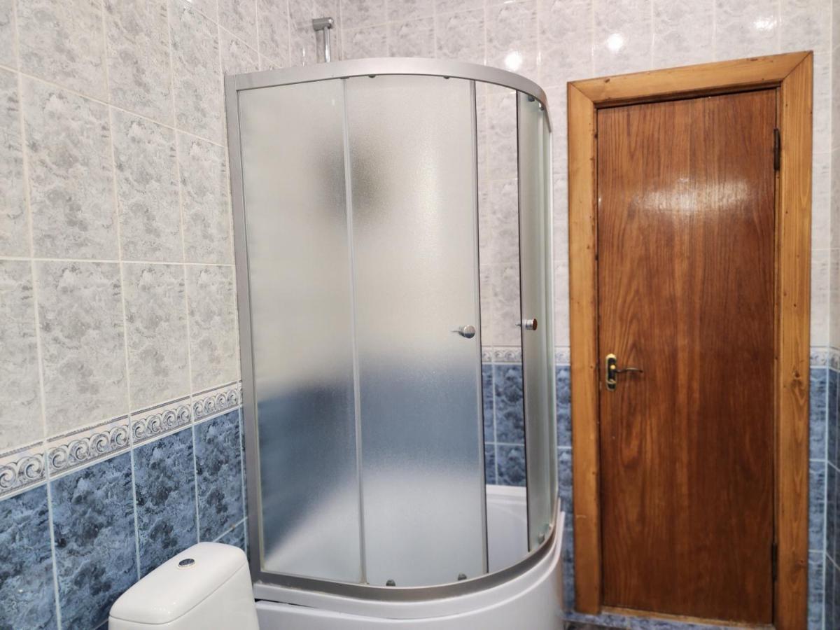В Центрі М.Чернівці 2 Кімнатна Затишна Квартира. Dış mekan fotoğraf